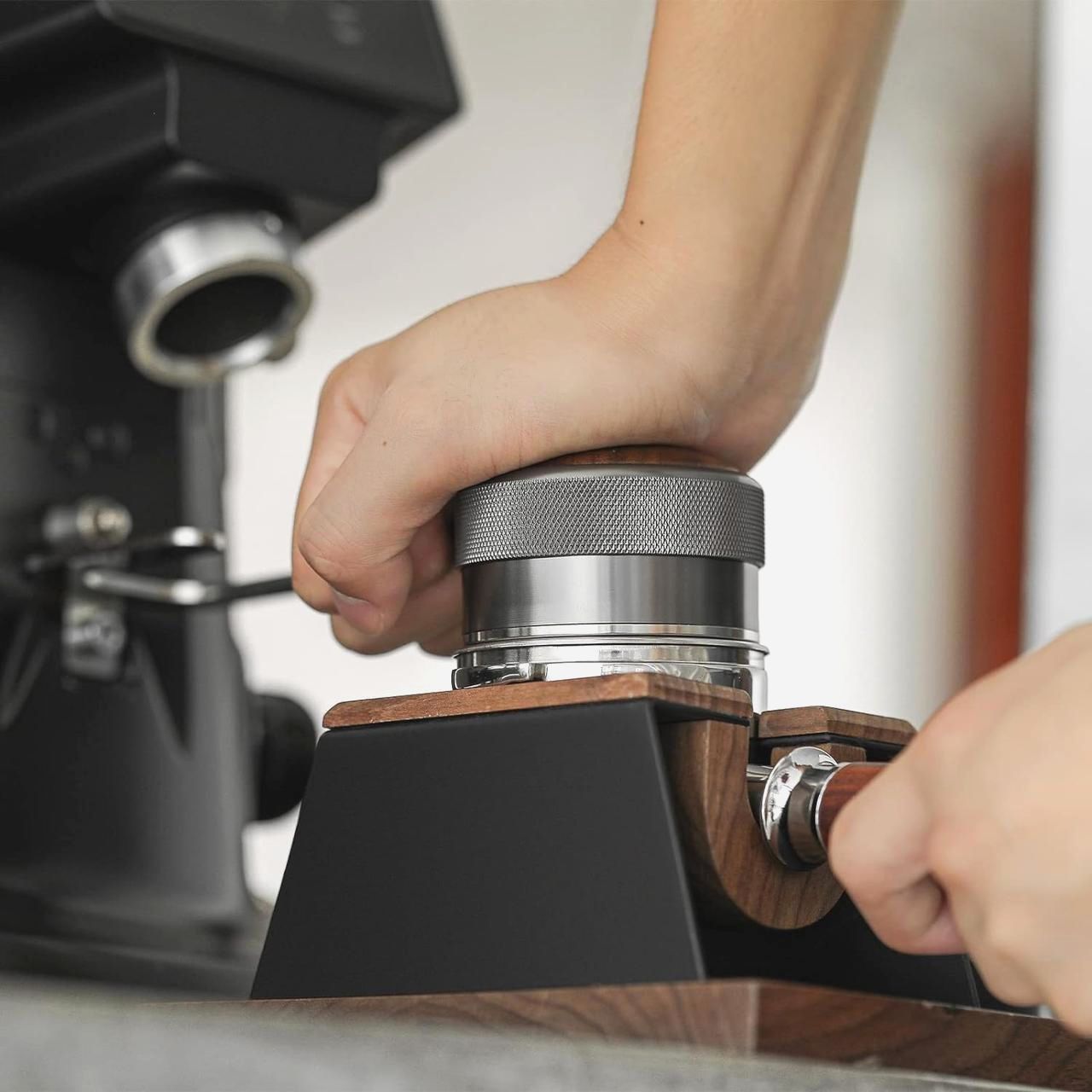 Пуш Темпер MHW-3BOMBER 58 мм рифленый, черный, регулируемая глубина для кофе