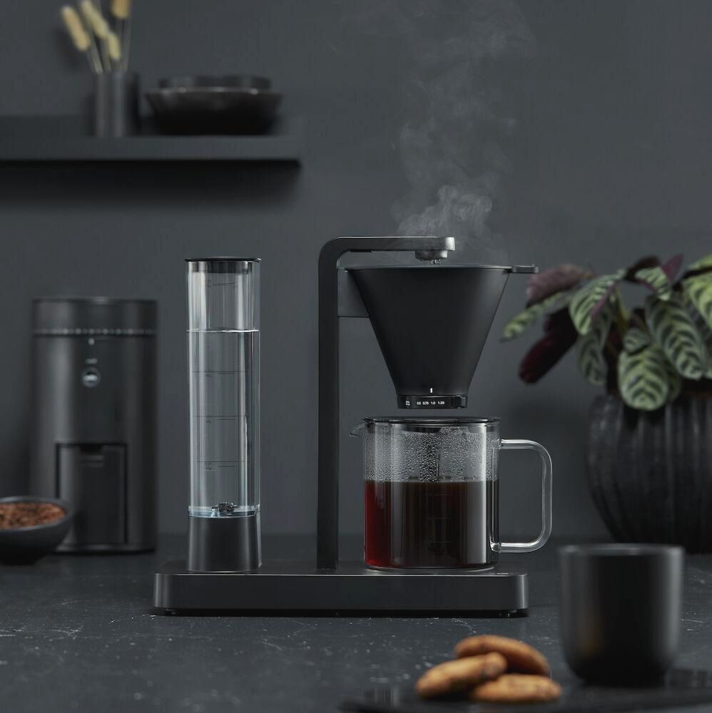 Кофеварка Wilfa Performance Black з функцією регулювання потоку, 1800 Вт, 1,25 л, чорна
