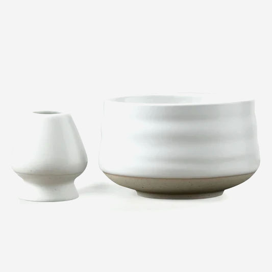Комплект White Ivory для приготовления матчи, чаша 550 мл и подставка для венчика, 2 предмета