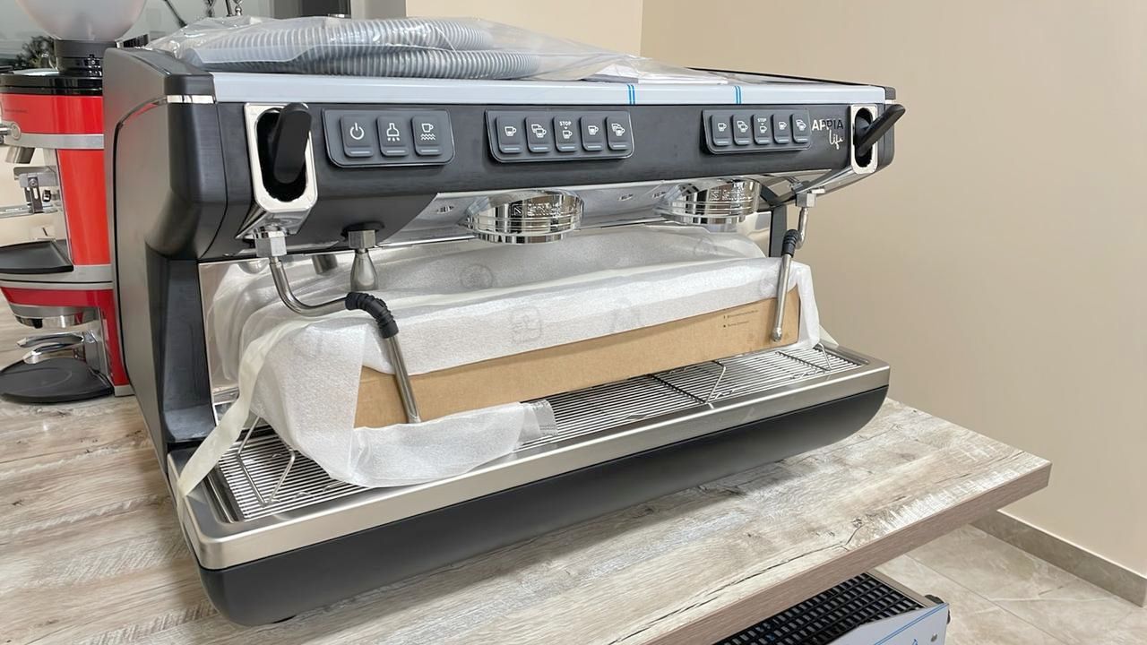 Кофемашина Nuova Simonelli Appia Life 2GR Високая Группа, 11л, 3,35кВт, итальянская качество