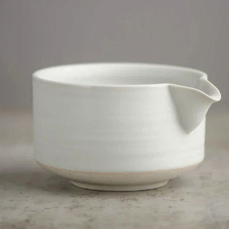 Чаван Katakuchi White 525 мл с носиком для приготовления матчи, керамика, высота 7,7 см