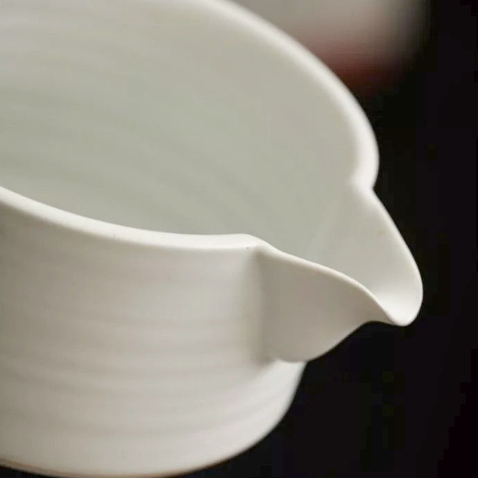 Чаван Katakuchi White 525 мл с носиком для приготовления матчи, керамика, высота 7,7 см