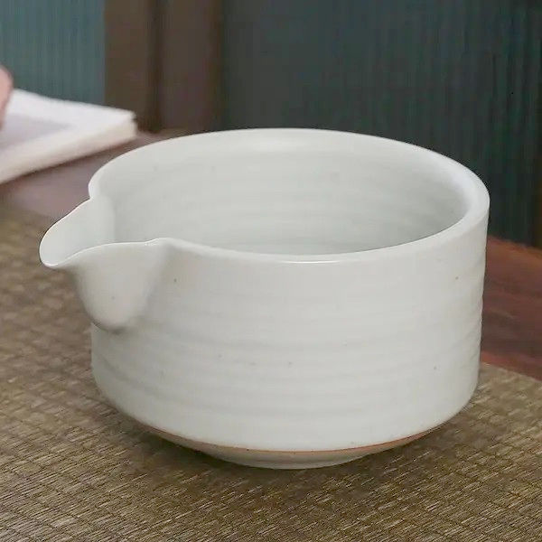 Комплект для приготовления матчи White Katakuchi, чаша 550 мл и подставка для венчика, 2 предмета