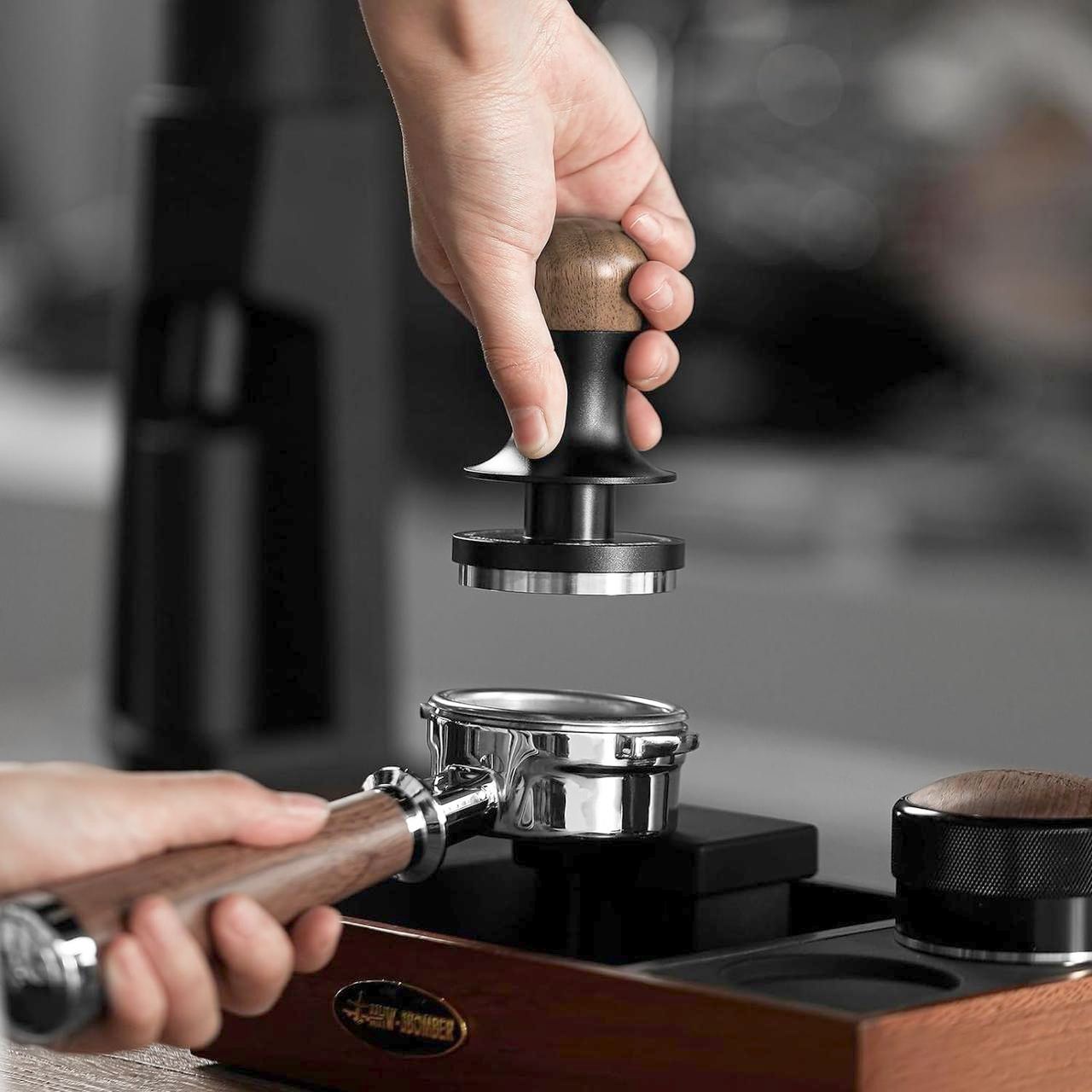 Пуш Темпер MHW-3BOMBER 51 мм Динамометрический Flash 2.0 Титан для эспрессо