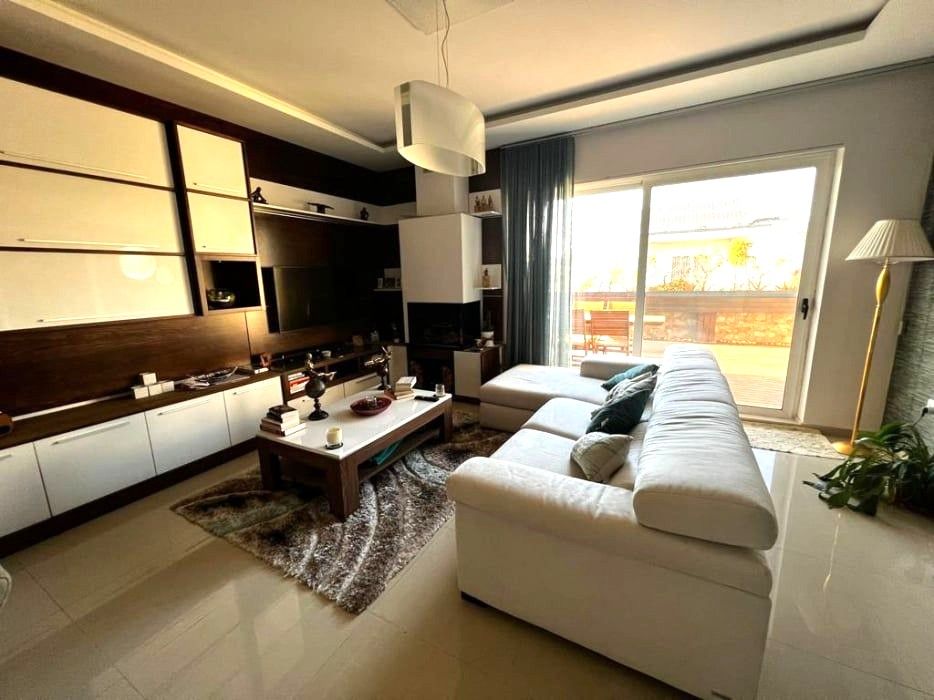 2-Bedroom Penthouse for Rent in Attard — photo 1 of 10