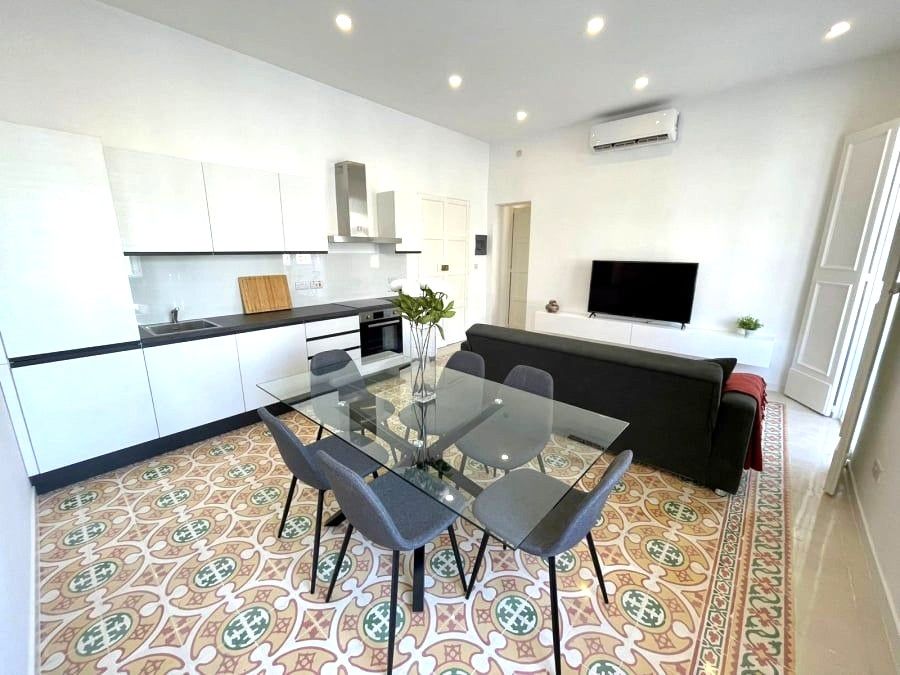 3-Bedroom Apartment for Rent in Kalkara — photo 1 of 12