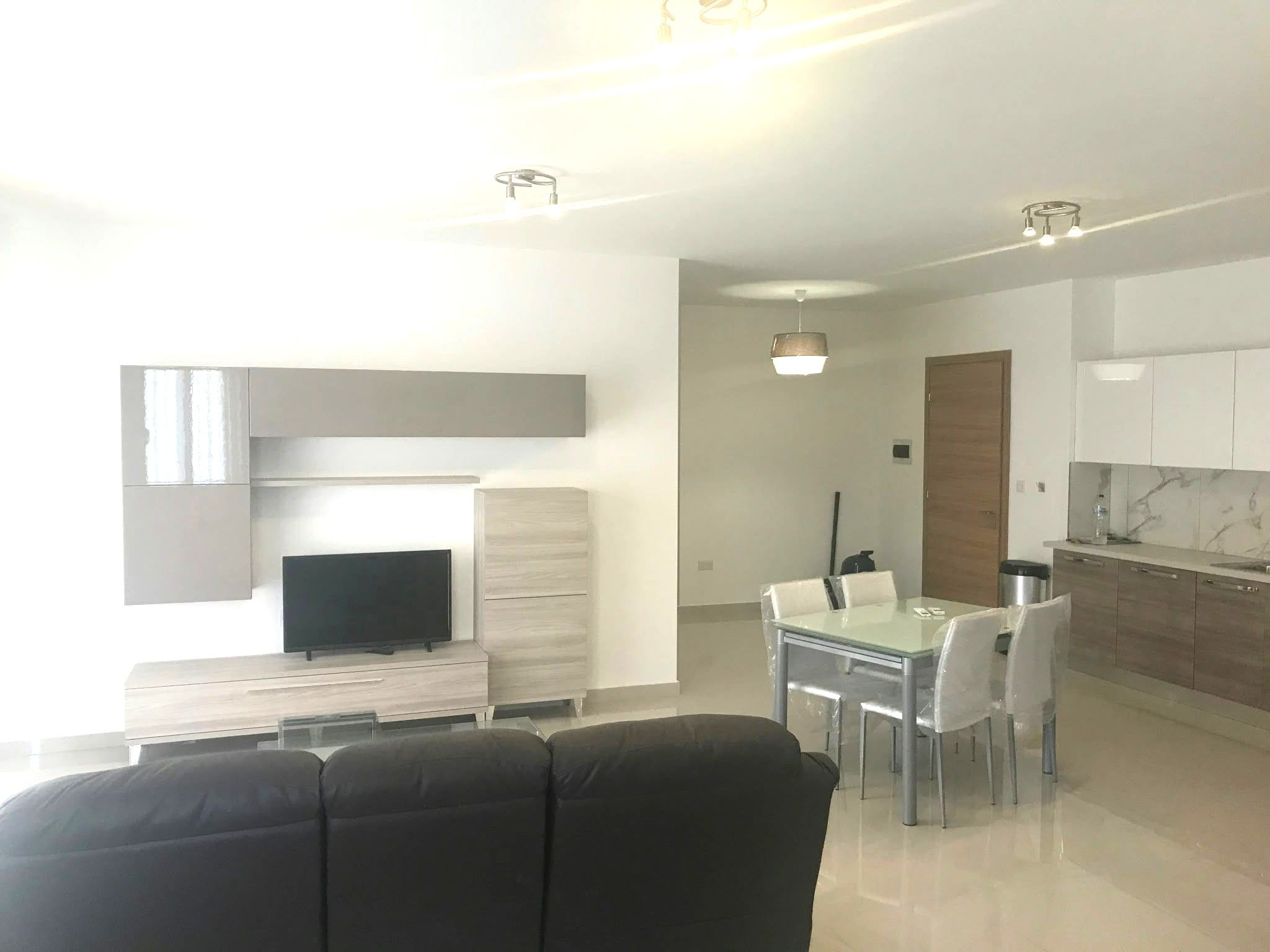 3-Bedroom Apartment for Rent in Qawra — photo 1 of 10
