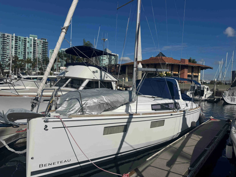 2018 Oceanis 35.1 "Viento"