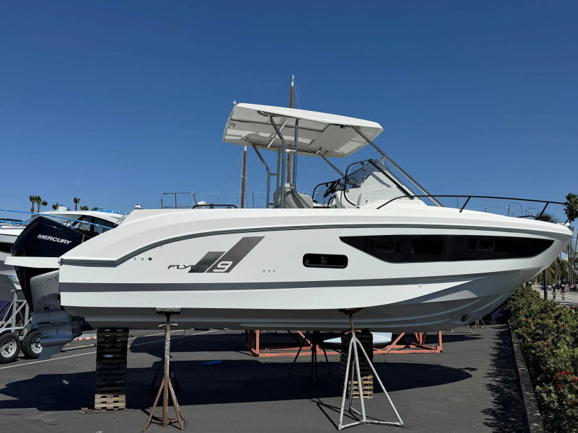 2024 FLYER 9 SUNDECK HULL#170 - Twin Mercury 250