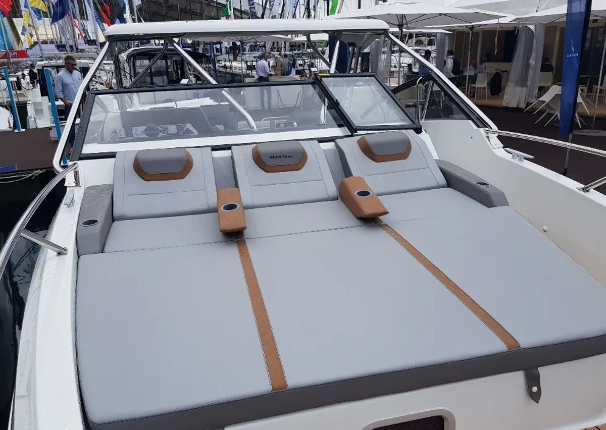 Pre-Owned 2020 Beneteau Powerboat 32ft "La Bella Vita" - Marina del Rey CA 7