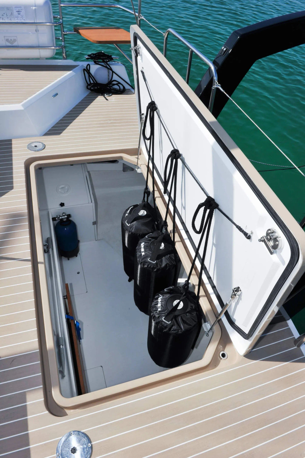 8149d03755abc123de01ddfcb367d836838fcdb88766fa8615cc1df599ee17e2 amel60cjricoul2019mouilam1 0758