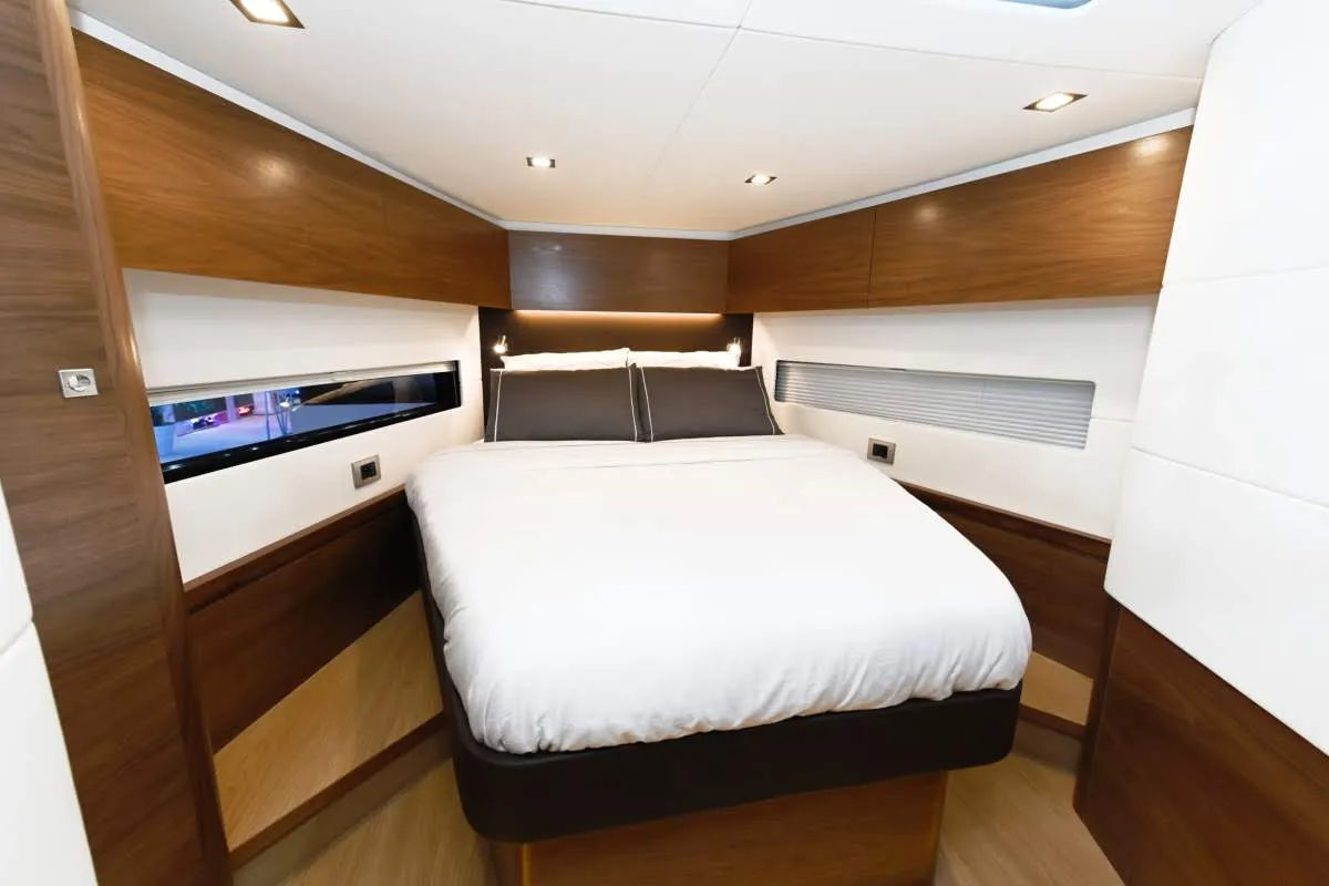 AMEL 50 silk matt American walnut front cabin photo T Luenen