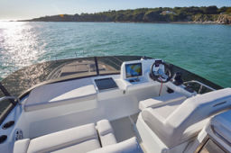 Thumbnail ANTARES 12 FLY IMAGE EXT FLYBRIDGE HELM