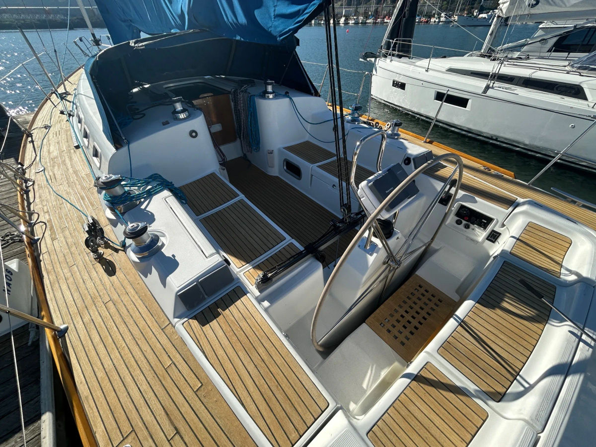 Cockpit from aft port