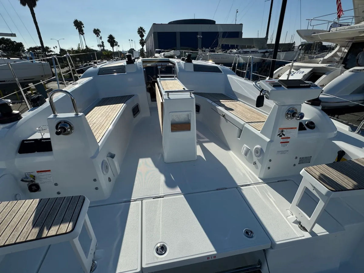 New 2025 Beneteau Monohull 37ft - Marina del Rey CA IMG 1900