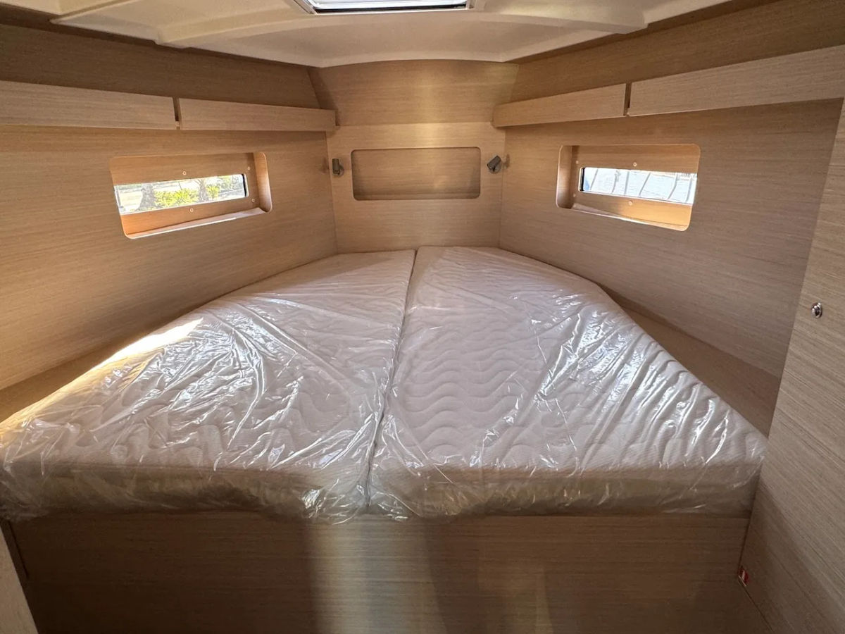 New 2025 Beneteau Monohull 37ft - Marina del Rey CA IMG 1923