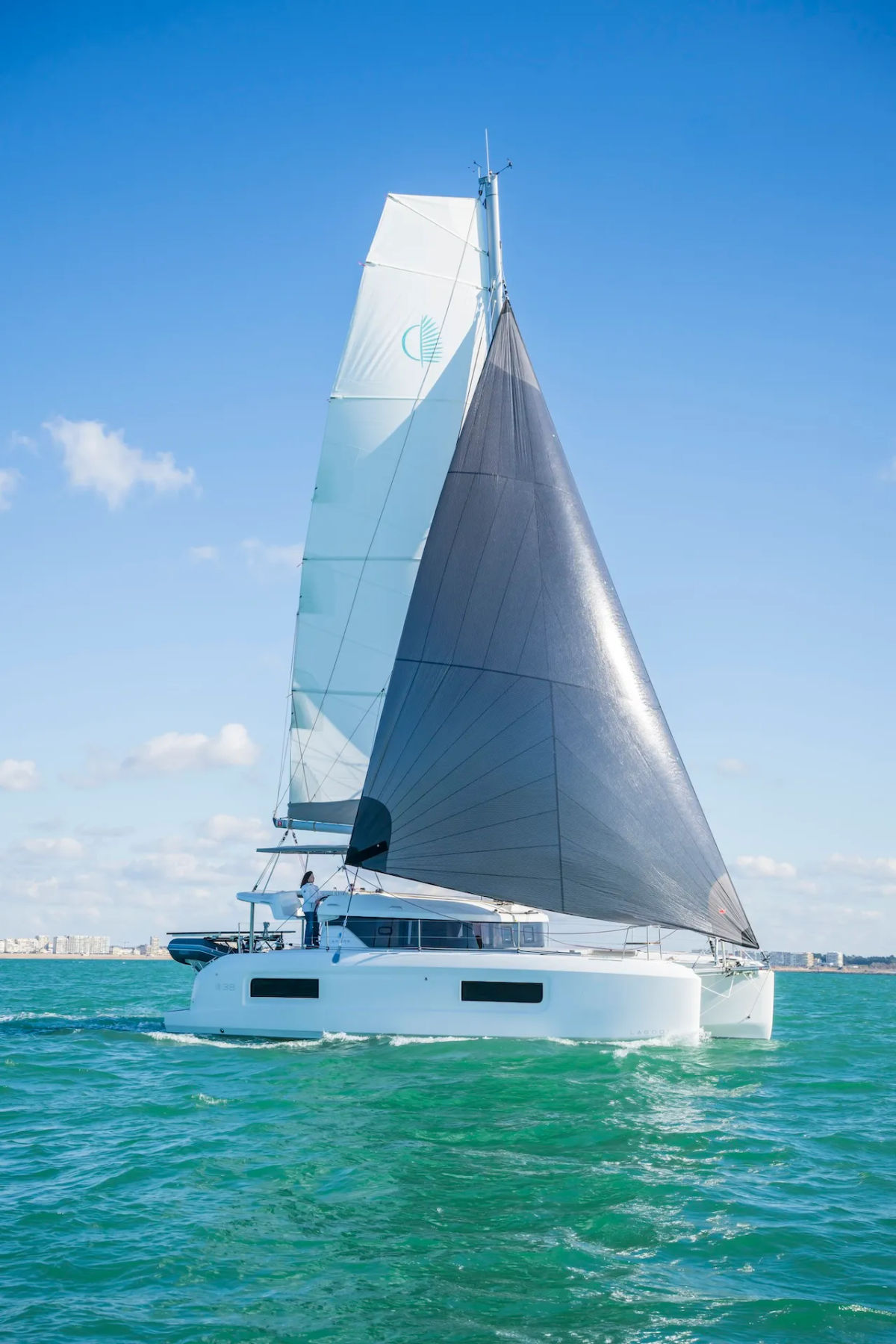 LAGOON 38 EXTERIOR (5)