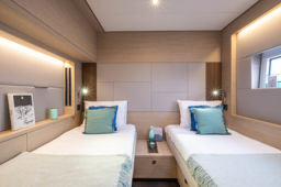 Thumbnail Lagoon 60 3330.jpg 900px