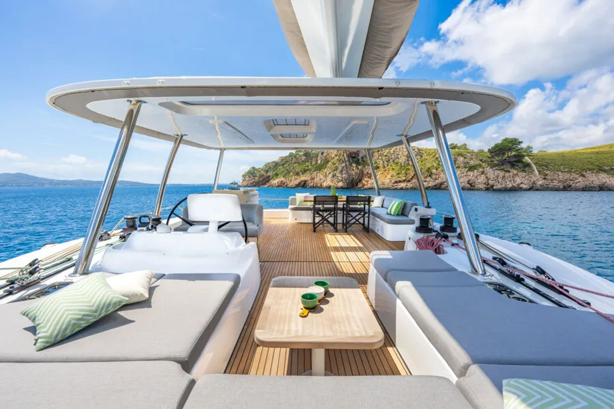 Lagoon60 3935.jpg 900px