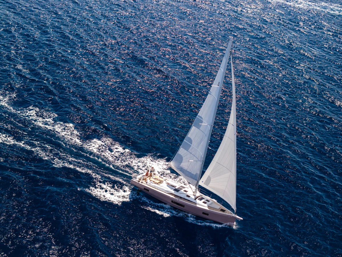 OCEANIS 52 IMAGE EXTERIOR SARDINIA (25)