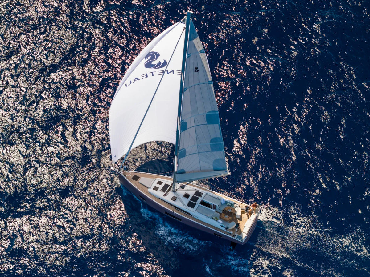 OCEANIS 52 IMAGE EXTERIOR SARDINIA (29)