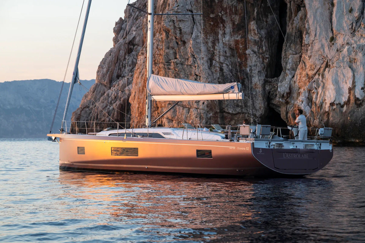 OCEANIS 52 IMAGE EXTERIOR SARDINIA (33)