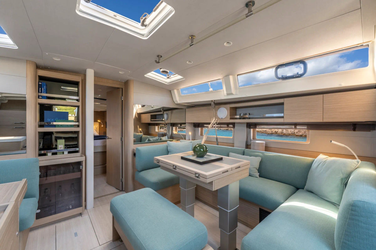 OCEANIS 52 IMAGE INTERIOR (7)