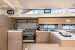 Thumbnail OCEANIS 52 IMAGE INTERIOR (8)