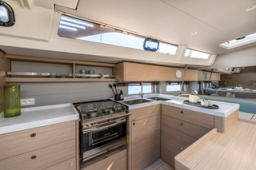 Thumbnail OCEANIS 52 IMAGE INTERIOR (9)