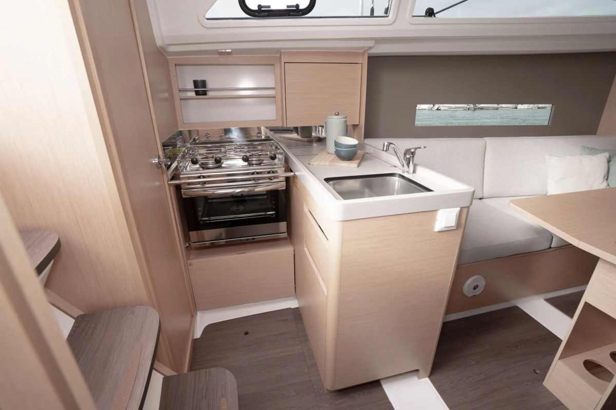 OCEANIS 30 1 PRESHOOTING INTERIEUR V2  8 sur 16 .jpg 1900px