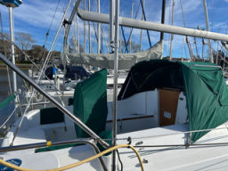 Thumbnail stbd aft cockpit