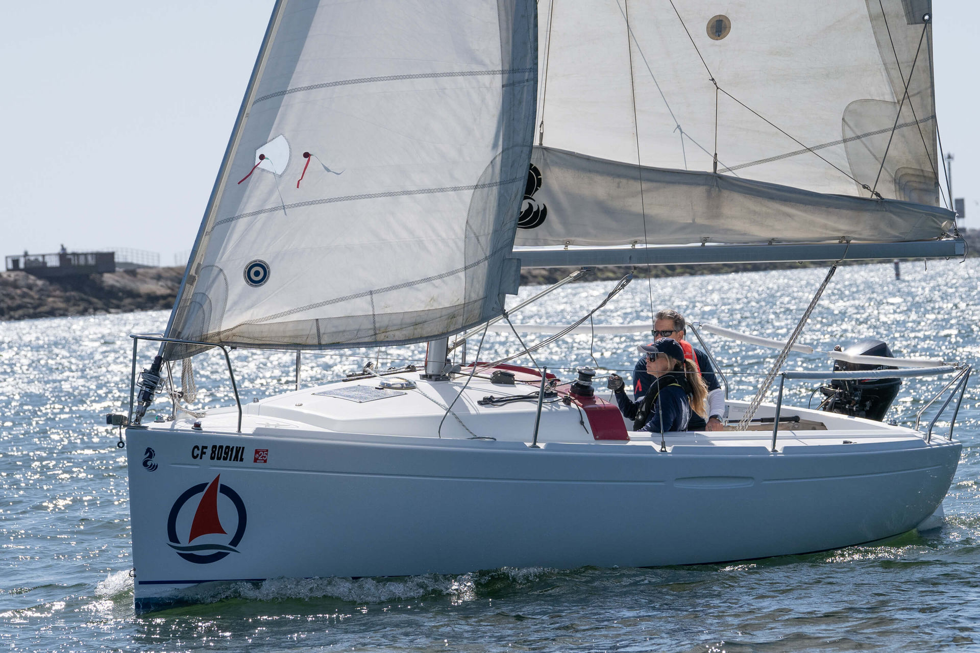 Helm and trim control on a broad reach