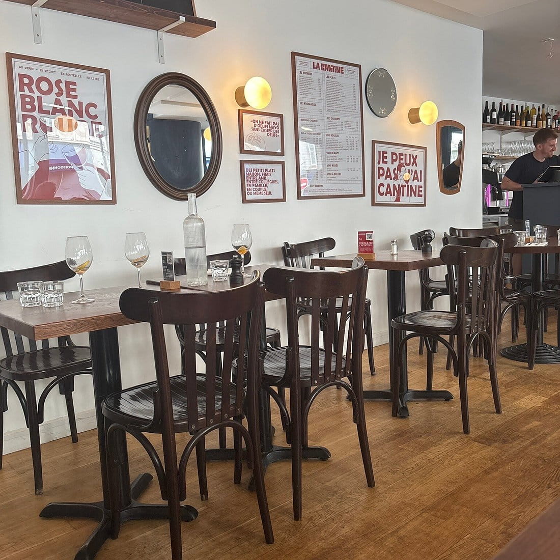 Lively bouillon dining room