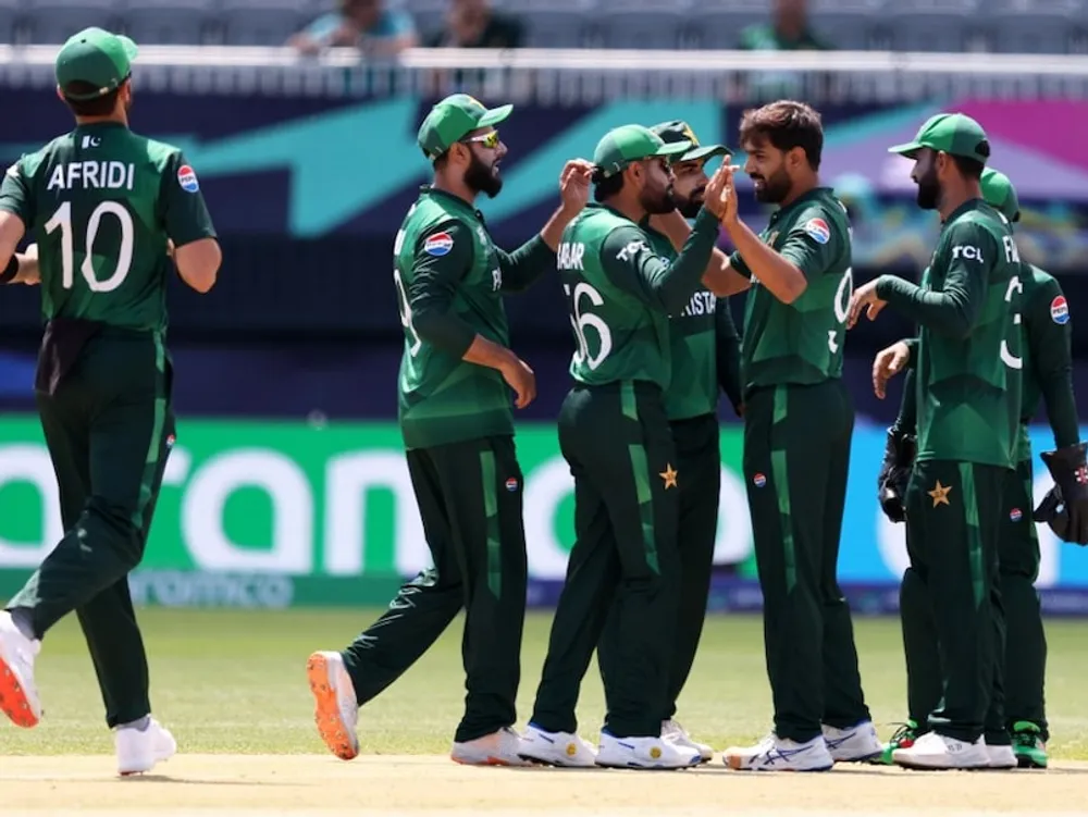 Kamran Akmal Urges PCB to Emulate BCCI's Professionalism Amid Pakistan's Cricket Struggles