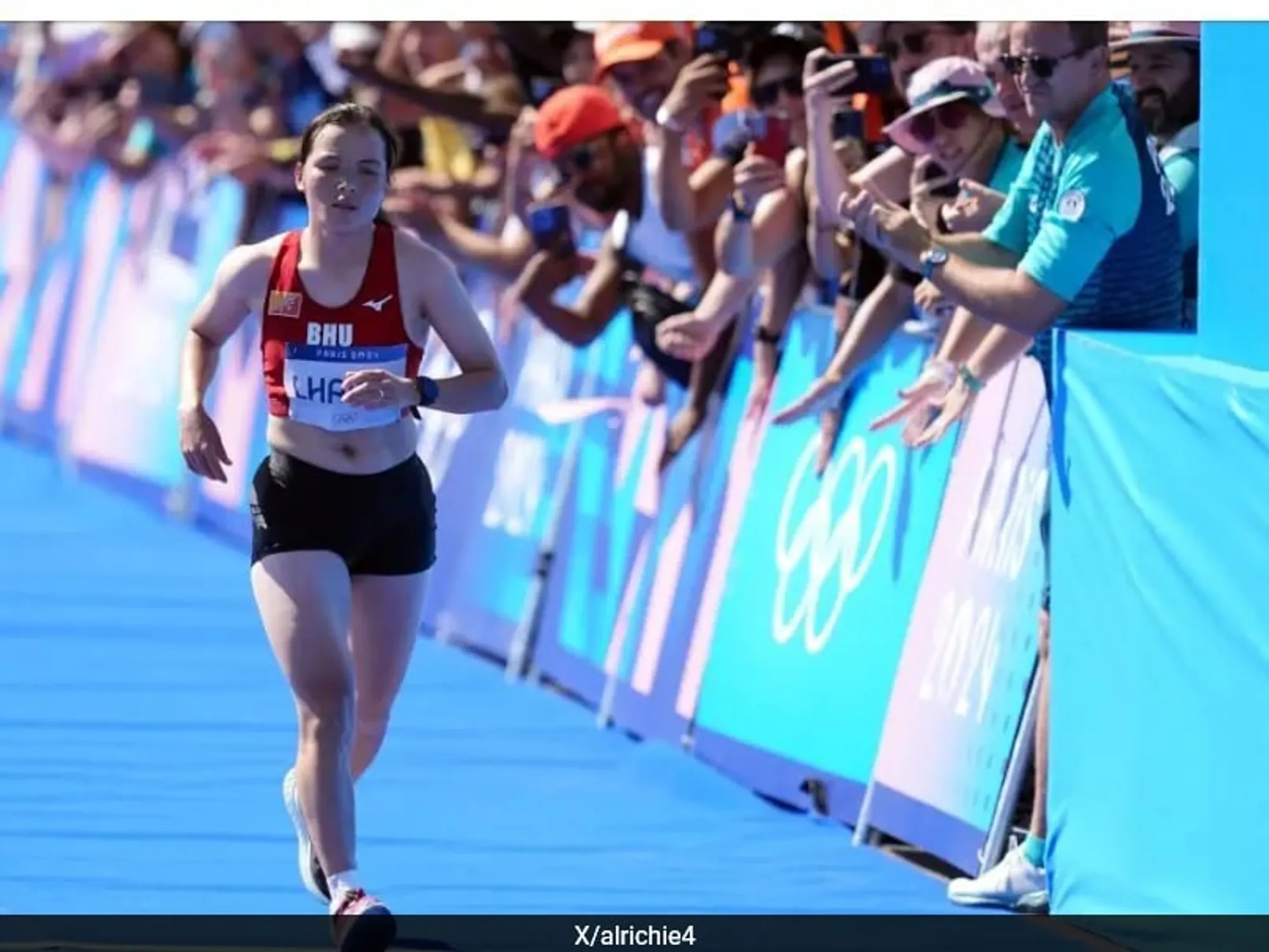 Bhutanese Runner Kinzang Lhamo Receives Standing Ovation Despite Finishing Last in Paris Olympics Marathon