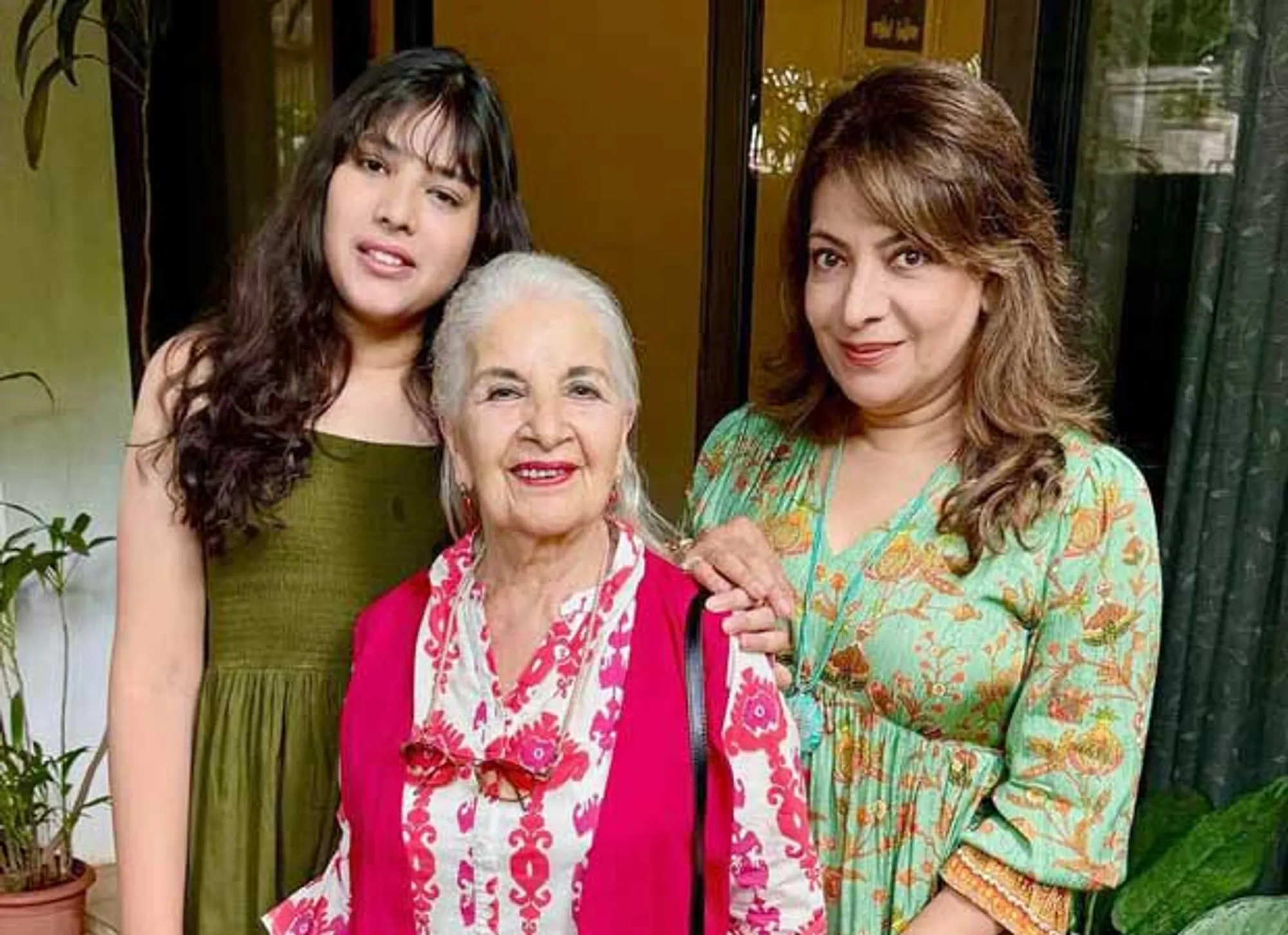 Bollywood Actress Divya Seth Shah Mourns Tragic Loss of Daughter Mihika Shah at 23
