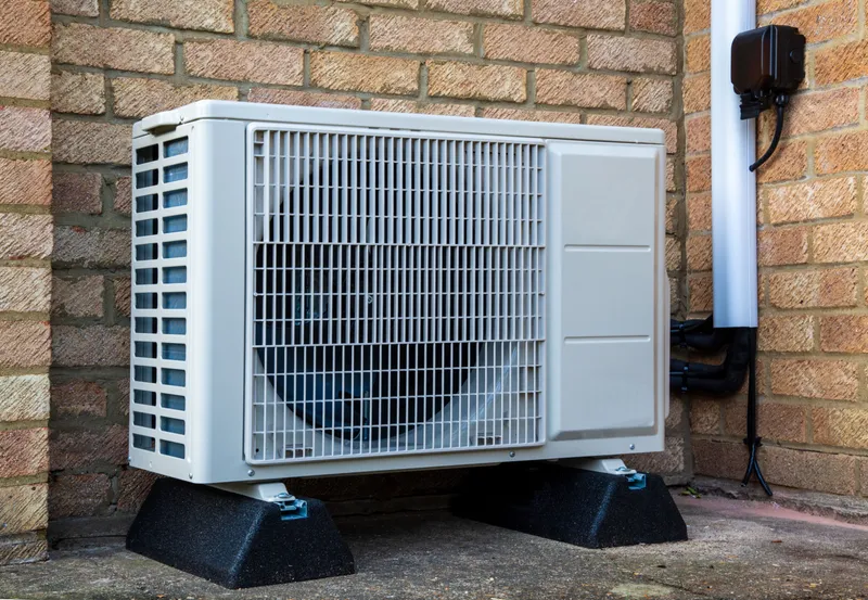 Installation pompe à chaleur air-eau Stiebel Eltron 12 kW dans une villa à Carouge - GVA Pump installateur certifié GSP