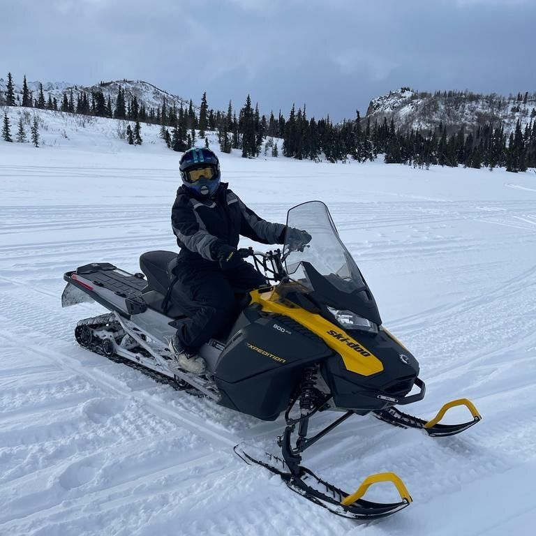 Snowmobiling in Alaksa, Alaska Travel Expert Tips