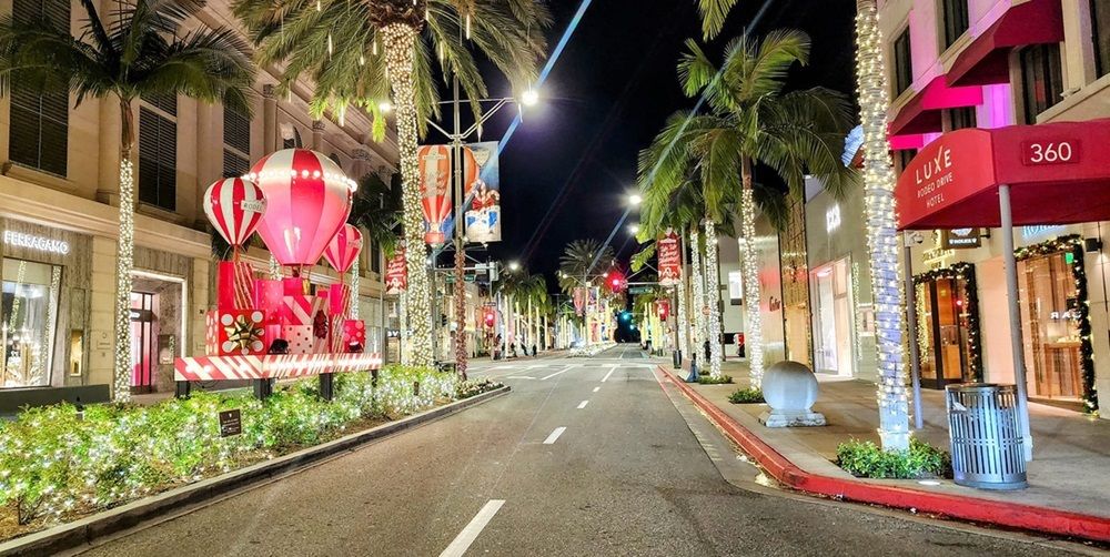 The streets of Beverly Hills glow at Christmas time.