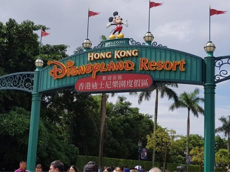 Play kids for a day at Hong Kong Disneyland