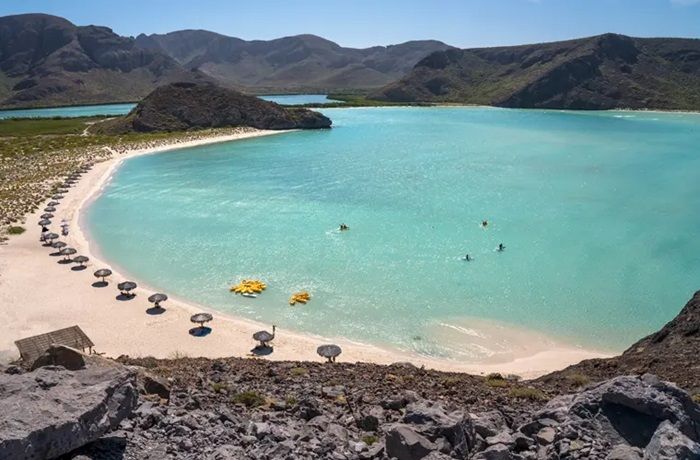 Sol de Mayo waterfall, a soothing escape from the Cabo hustle. © Luis García