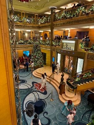 Disney Wonder family cruise, foyer. 