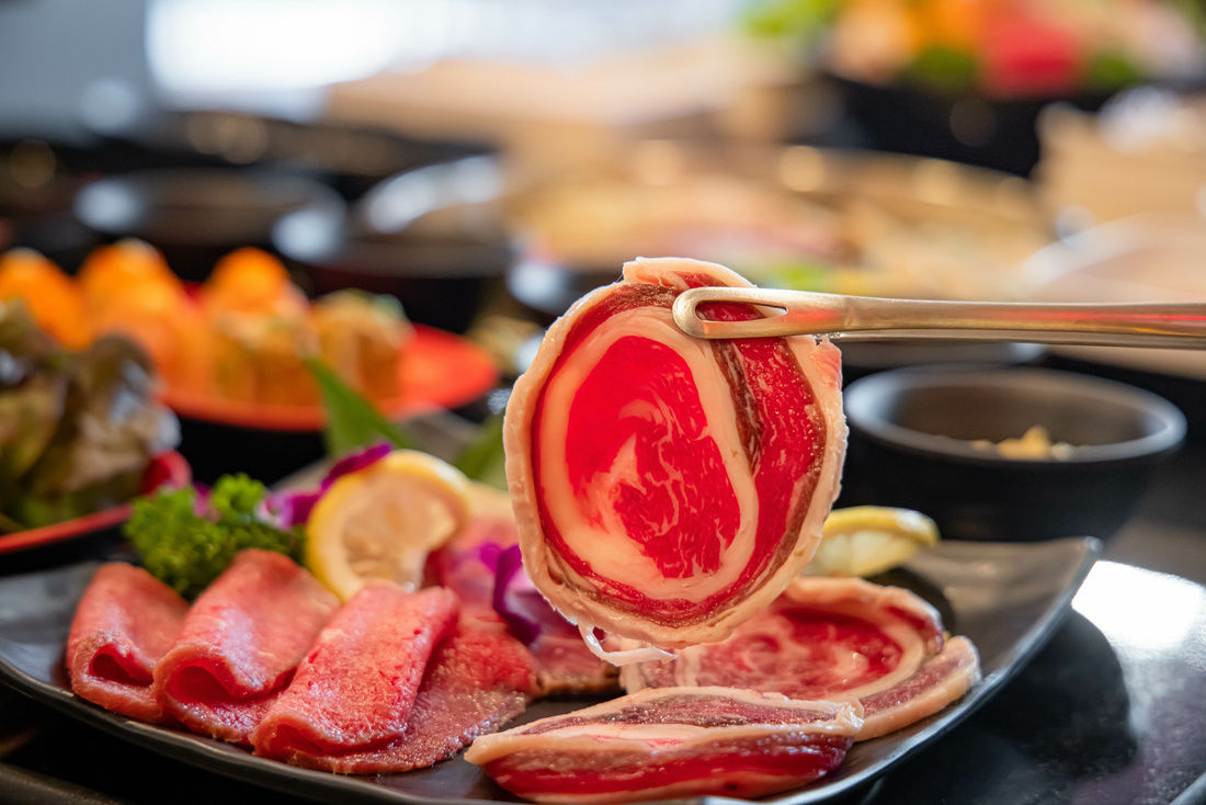 A typical cruise restaurant buffet