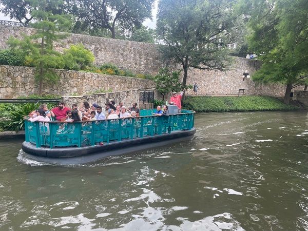 Riverboat cruise, River Walk, San Antonio Texas.