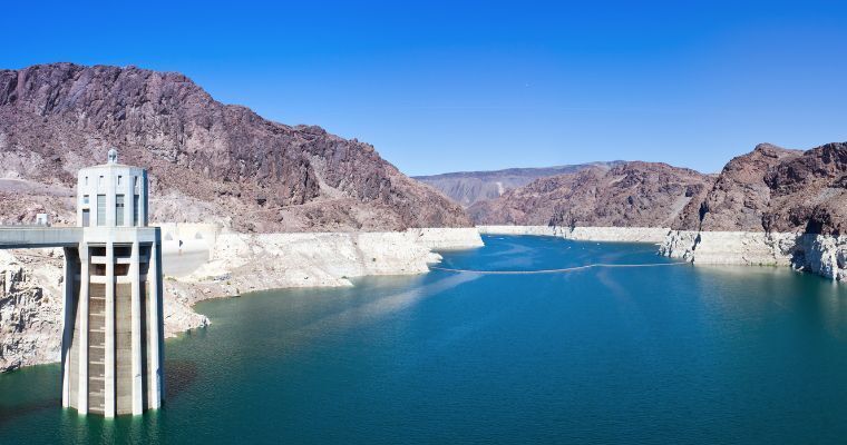 A guide to visiting the Hoover Dam, bordering Arizona and Nevada in the USA.