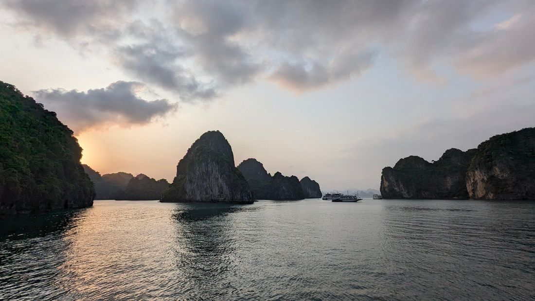 Ha Long Bay, Vietnam Tour