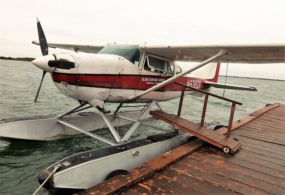 Seaplane flight over Oahu