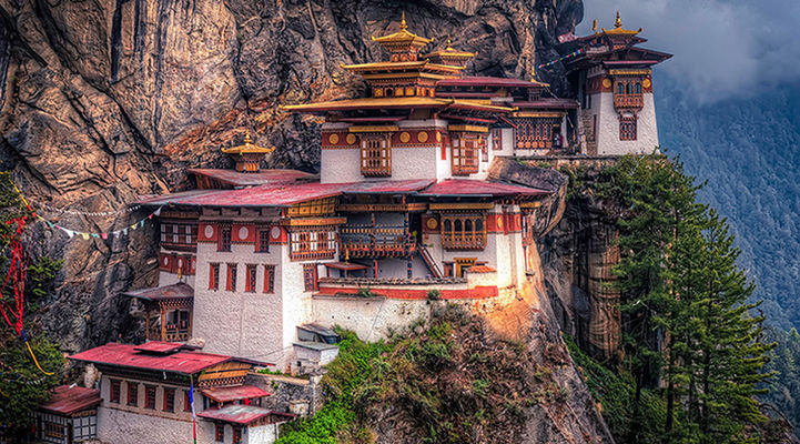 BHUTAN LAND  OF THE THUNDERDRAGON