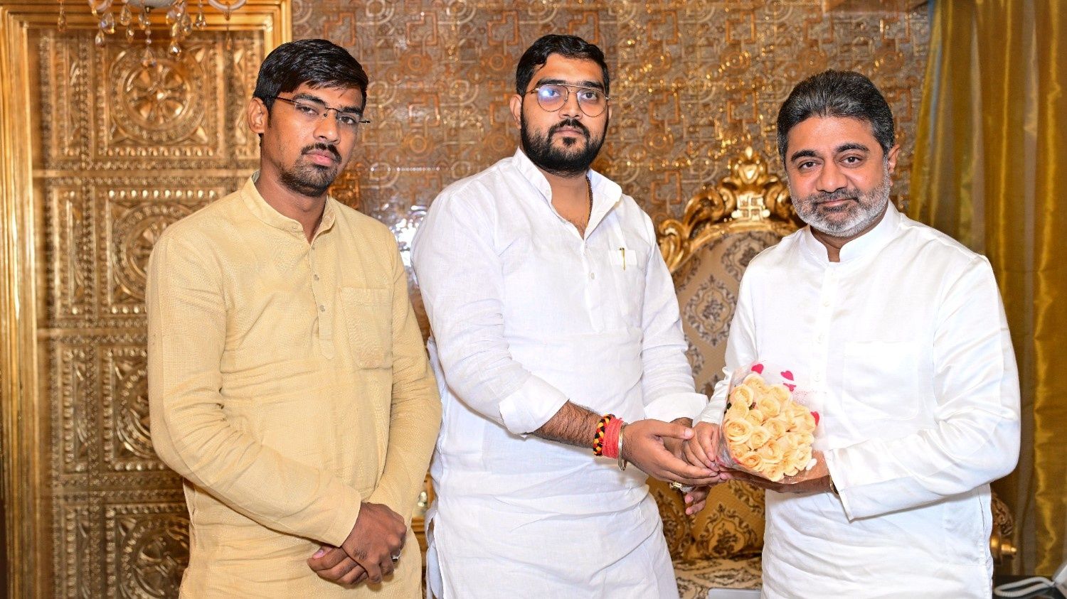 डॉ. अभिषेक वर्मा ने हर्षित श्रीवास्तव व सनातन सेवा समिति के सदस्यों को समाज व धर्म सेवा हेतु प्रेरित किया ।