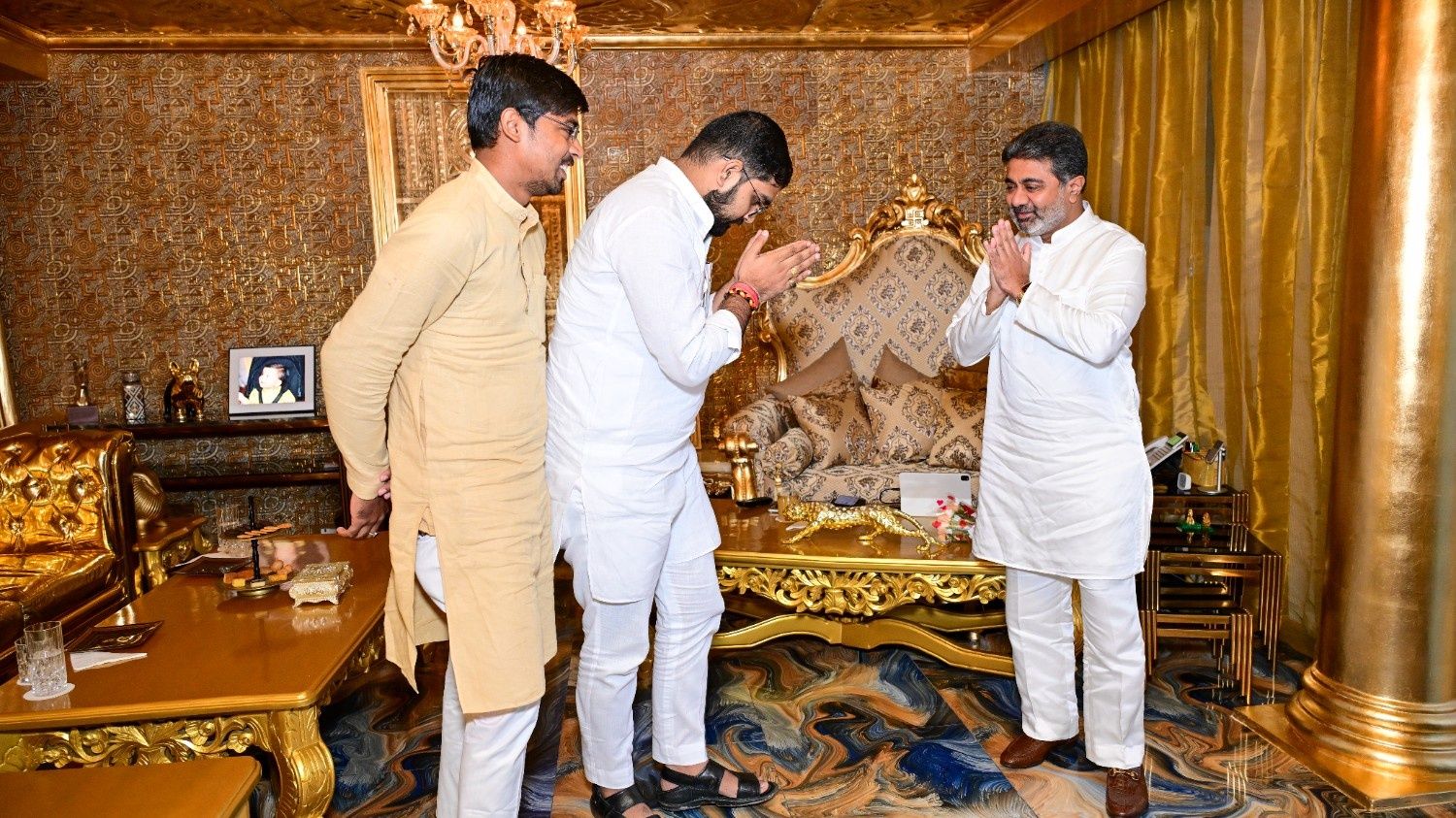 डॉ. अभिषेक वर्मा ने हर्षित श्रीवास्तव व सनातन सेवा समिति के सदस्यों को समाज व धर्म सेवा हेतु प्रेरित किया ।